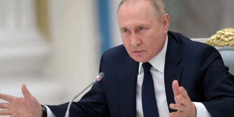 Russia distances itself from the US dollar further as it moves to trade oil with India using the UAE’s local currency: report