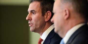 Australia is reviewing its central bank amid criticism of its performance.