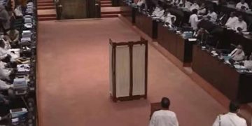 Secret vote no photograph Any violation would result in a seven-year ban from parliament sittings.