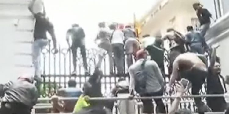 Protesters siege president house