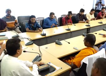 Protesters vow to take any action necessary to defeat Ranil in parliament.