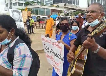 Galle Face erupts : Protest against emergency regulations!(VIDEO)