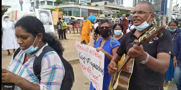 Galle Face erupts : Protest against emergency regulations!(VIDEO)