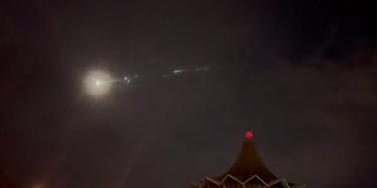 Parts of the 25-ton Chinese rocket in space fall to Earth!