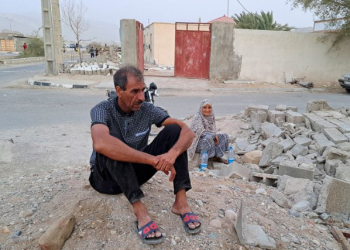 Iran Gulf coast earthquake of magnitude 6.1 leaves at least five people dead.