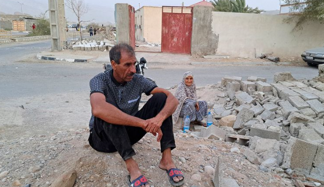 Iran Gulf coast earthquake of magnitude 6.1 leaves at least five people dead.
