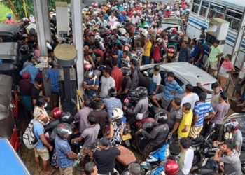 The second death in the fuel queue in Mathugama today! 