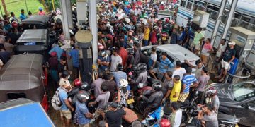 The second death in the fuel queue in Mathugama today! 