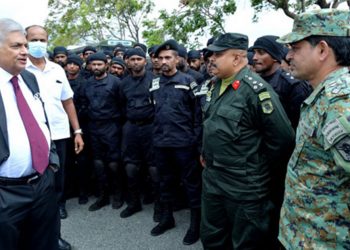 Ranil stop the car to talk to security forces!