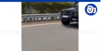 Who fled surrounded by 20 vvip vehicles