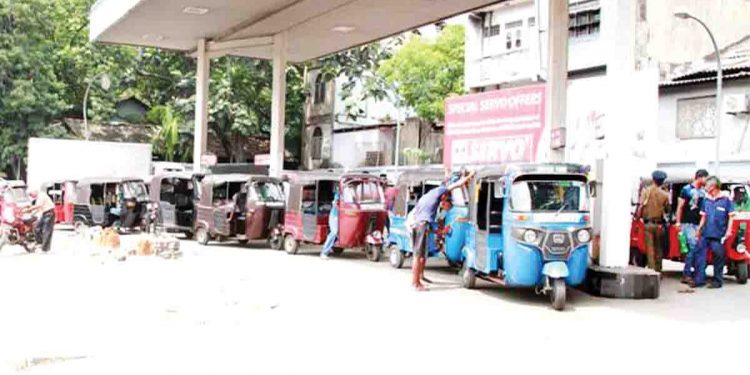 Long fuel queues seen today contrary to what kanchana says