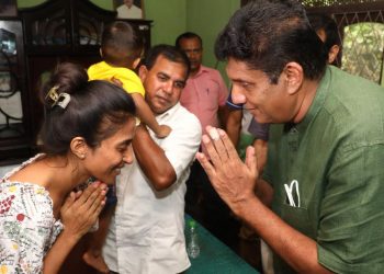 Sajith visited Kurunegala Jaliya’s house; tear gas victim during the protest near the Prime Minister’s office! Looking to the future of Jaliya’s family! (PHOTOS)