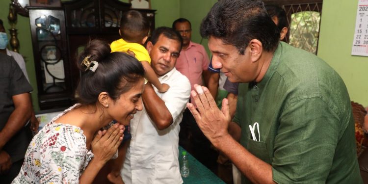 Sajith visited Kurunegala Jaliya’s house; tear gas victim during the protest near the Prime Minister’s office! Looking to the future of Jaliya’s family! (PHOTOS)