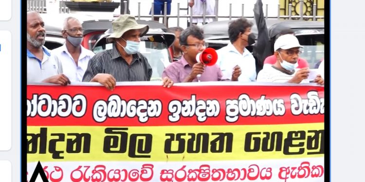 Three-wheeler workers stage a protest in Piliyandala town demanding 30 liters of fuel per week. (VIDEO)