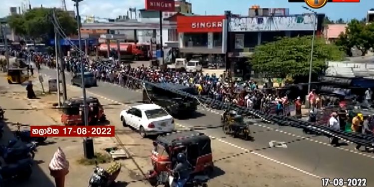 Chilaw fishermen  : Come to the highway for the second day!  Protest for oil! (VIDEO)