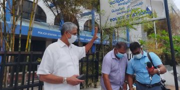 Field Marshal goes to Kollupitiya Police to see the arrested group including Ratta!