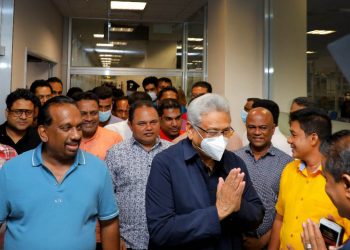 Pohottuwa heavy weights crowd Katunayake to welcome Gota back to Sri Lanka! (PHOTOS)