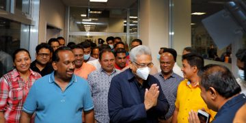 Pohottuwa heavy weights crowd Katunayake to welcome Gota back to Sri Lanka! (PHOTOS)