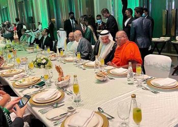 Gnanasara, who clashed with Muslim groups, attended a Saudi Arabian function at the Shangri-La Hotel and held hands with Muslims. Oh, Sadu! (Video/Photos)