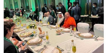 Gnanasara, who clashed with Muslim groups, attended a Saudi Arabian function at the Shangri-La Hotel and held hands with Muslims. Oh, Sadu! (Video/Photos)