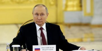 Investors have bid on almost $1 billion in Russian bonds since sanctions were temporarily eased.