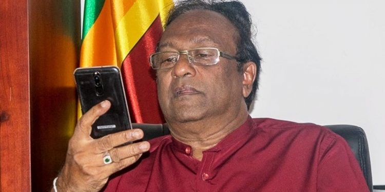 National flag-bearers opposed Buddhist flag-bearer Sarath Weerasekhara in Torrington. (VIDEO)
