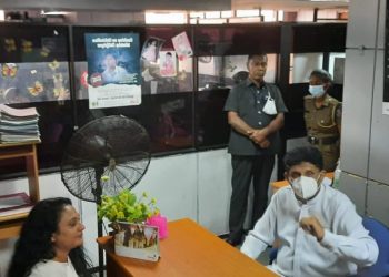 Sajith goes to Fort Police to see Damita!(PHOTOS)