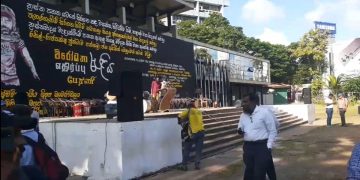 The anti-repression protest begins in Hyde Park! The field marshals  too participate ! The police surround the park! (LIVE VIDEO)