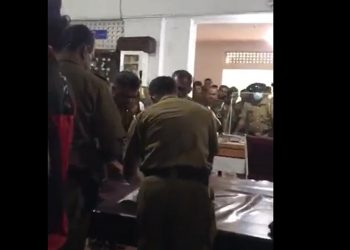 Heated words exchanged between the arrested youth and the Maradana police chief!(VIDEO)