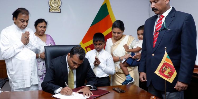New Minister of State for Defense Starts Work! (PHOTOS)