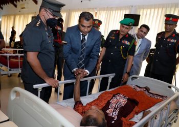 State minister of Defense Pramitha Bandara honoured war heroes.