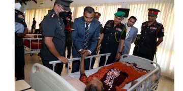 State minister of Defense Pramitha Bandara honoured war heroes.