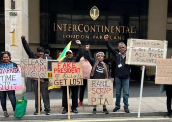 Demonstration against Ranil: Front of the Hotel where he stayed in London!