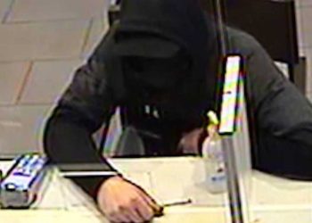 Thambuththegama bank robbed in broad daylight while Colombo establishes tight security zones.