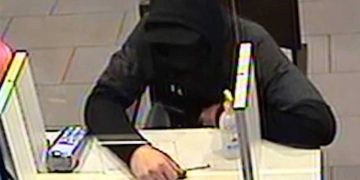 Thambuththegama bank robbed in broad daylight while Colombo establishes tight security zones.