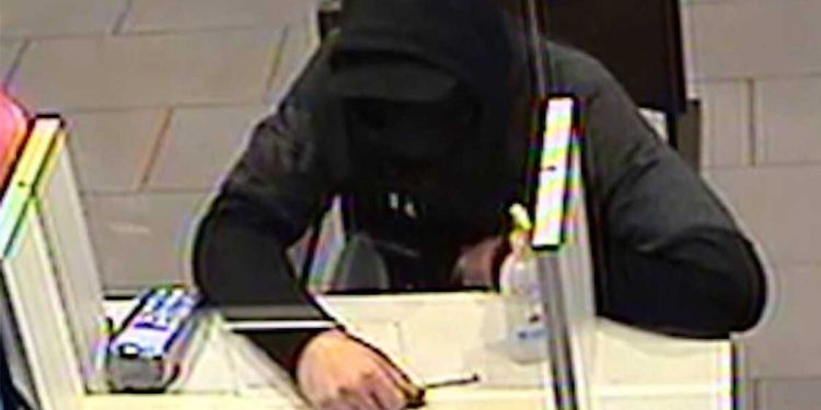 Thambuththegama bank robbed in broad daylight while Colombo establishes tight security zones.