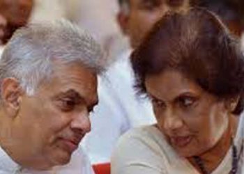 To restore Ranil and Chandrika friendship, businessmen organise a lavish supper. Chadrika avoids it.