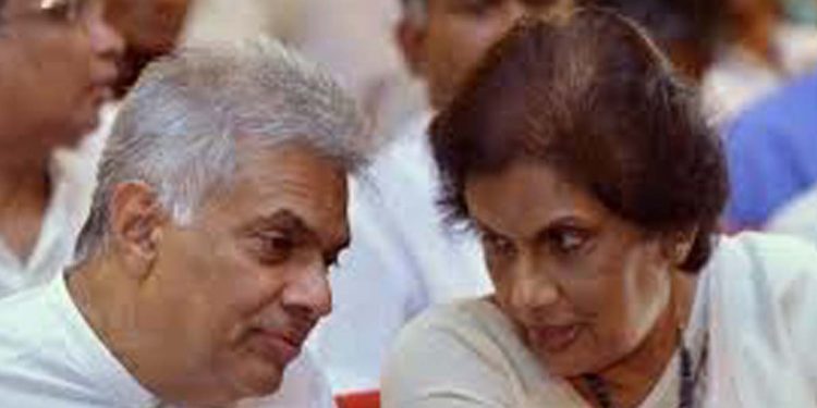 To restore Ranil and Chandrika friendship, businessmen organise a lavish supper. Chadrika avoids it.