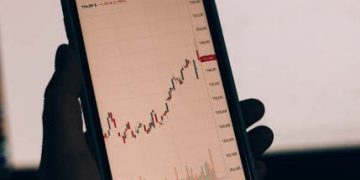 Sri Lankan stocks gain 3% by midday