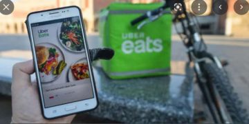 In September, Uber Eats completed 100,000 bicycle deliveries.