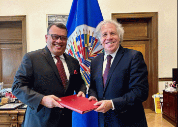 Ambassador Samarasinghe presents credentials to the Organization of American States