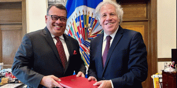 Ambassador Samarasinghe presents credentials to the Organization of American States