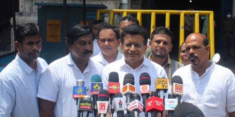 Udaya Gammanpila files a complaint with the CID (VIDEO).