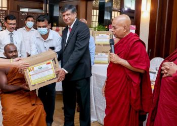 Lankarama of Singapore pledges to help Sri Lanka’s underprivileged temples! (PHOTOS)