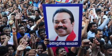 Pohottuwa’s birthday present to Mahinda!  all set to sign the letter.
