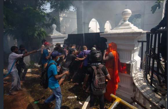 Powerful Clan Stands in Way of Push to Curb Sri Lanka Presidency