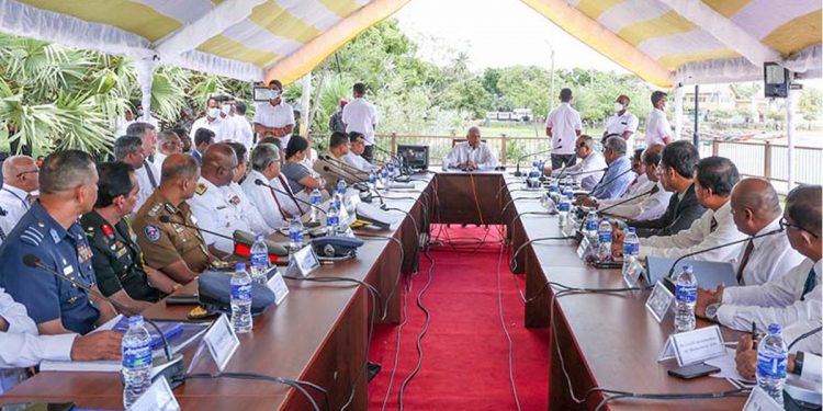 Ranil discusses Trincomalee development with India .