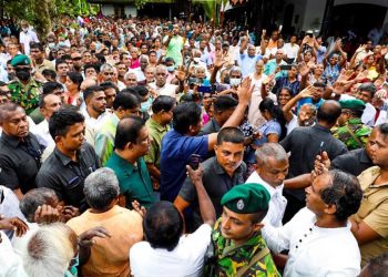 Hiniduma fortress of Pohottuwa; large numbers gather to welcome Sajith(VIDEO & PHOTOS)