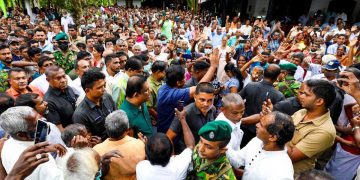 Hiniduma fortress of Pohottuwa; large numbers gather to welcome Sajith(VIDEO & PHOTOS)