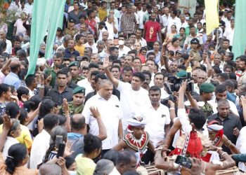 I won’t betray the country, the people, or the party, no compromise with Rajapaksas! Sajith drew a gathering in Ampara. (Video/Photos)